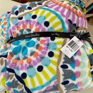 Beautiful Vera Bradley Comfy Throw